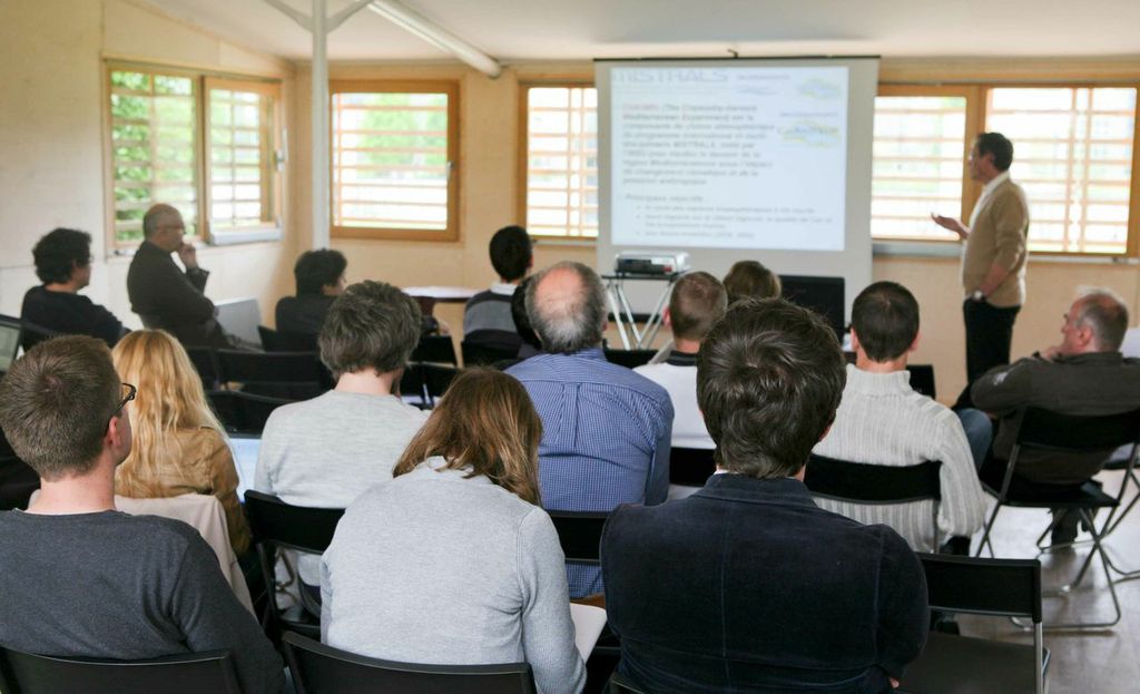 salle conference pleine 1